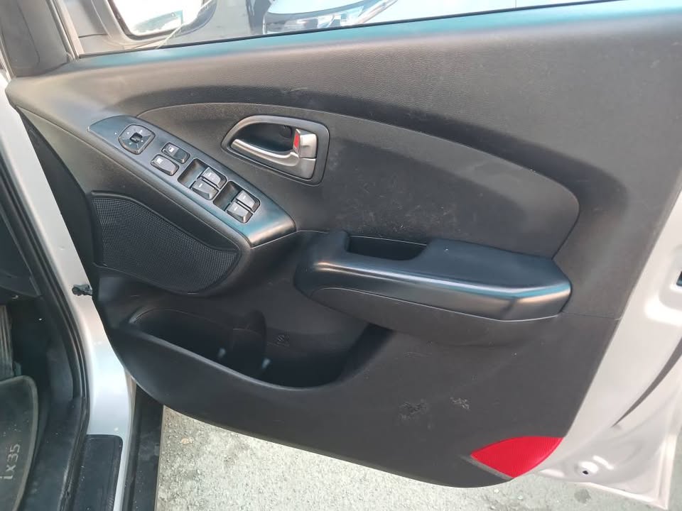 2015 HYUNDAI IX35 2.0 EXECUTIVE Transmission: Manual Mileage Fueltype: Petrol Silver