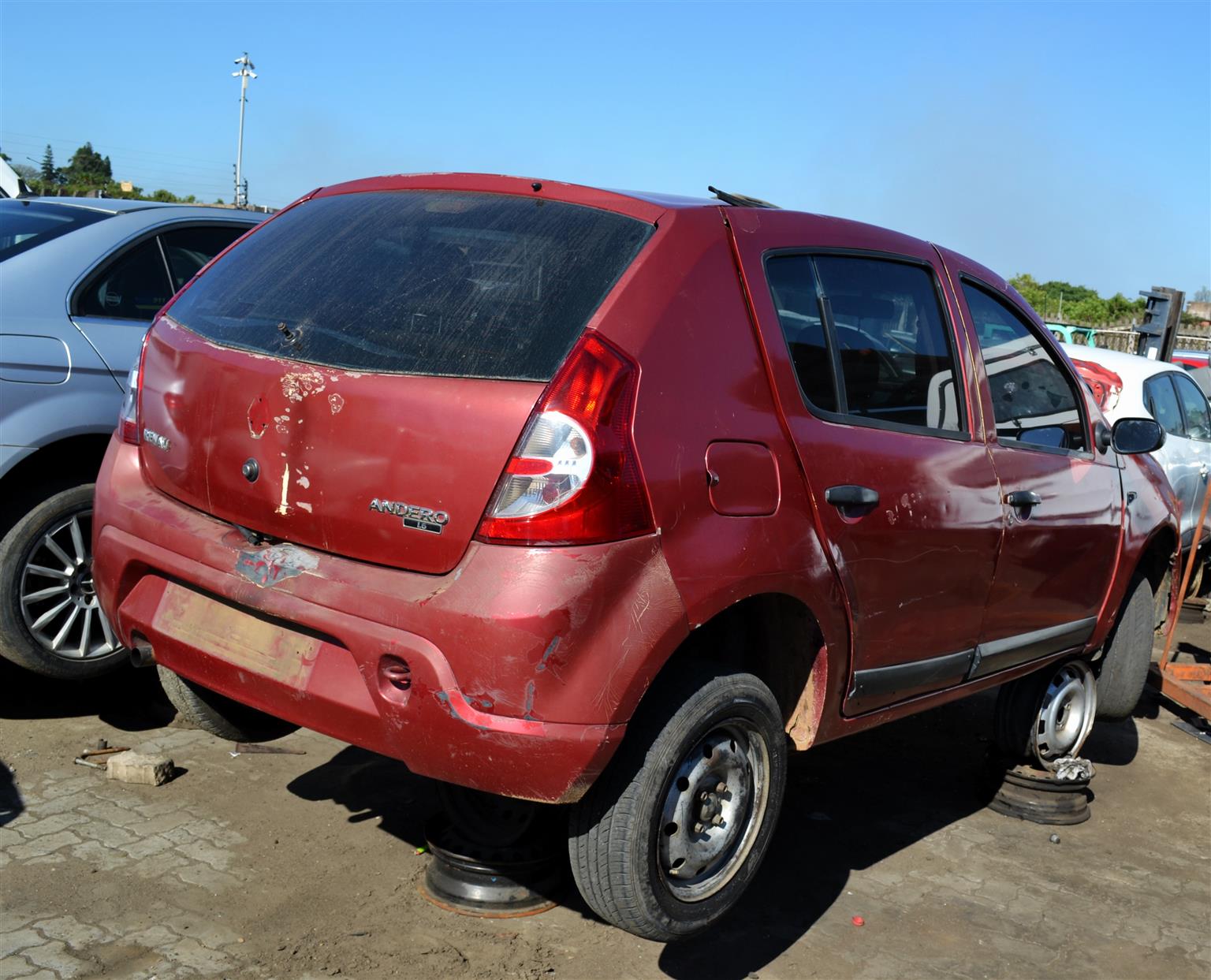 Renault Sandero 1.6 8V - Available for Spares
