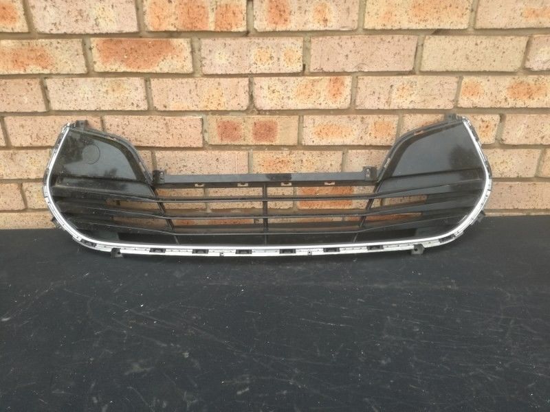 Hyundai Veloster Bumper Grill - Private Seller Hyundai Veloster Bumper Grill - Private Seller