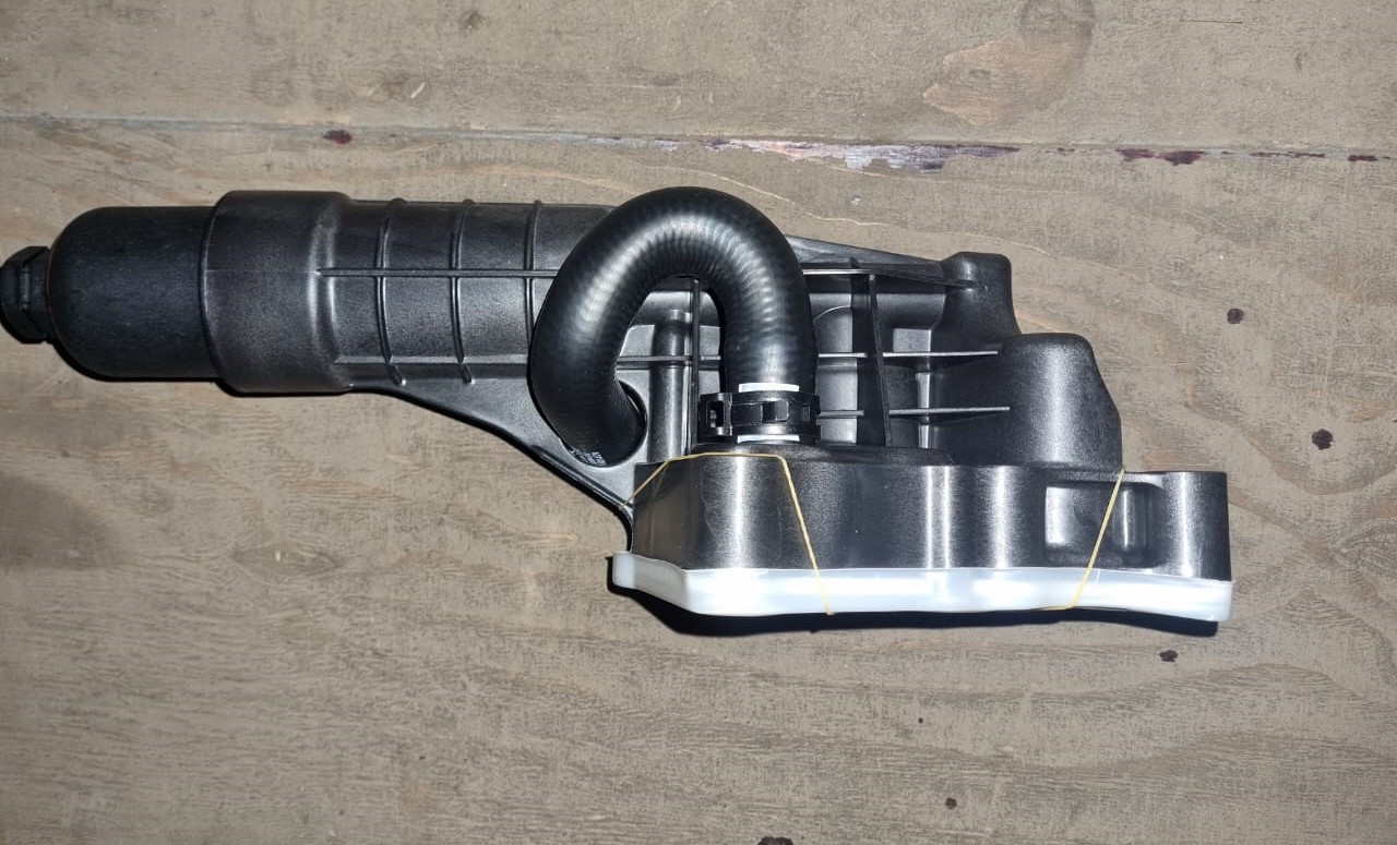 "New Oil Cooler + Housing for Mercedes W204 - Private Seller