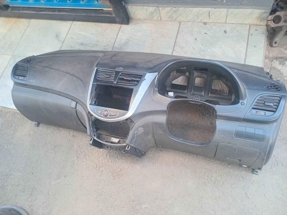2011 up Hyundai accent dashboard still in good condition for sale - Private Seller