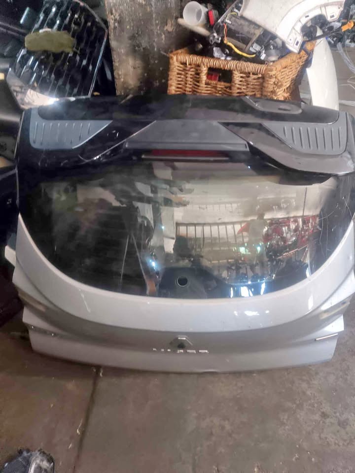 Renault Kiger tailgate - Private Seller Renault Kiger tailgate - Private Seller