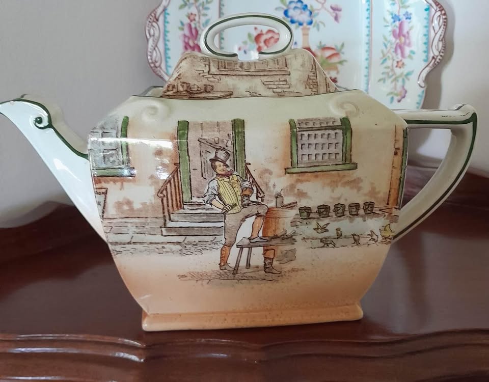 Royal Doulton Sam Weller tea pot Royal Doulton Sam Weller tea pot