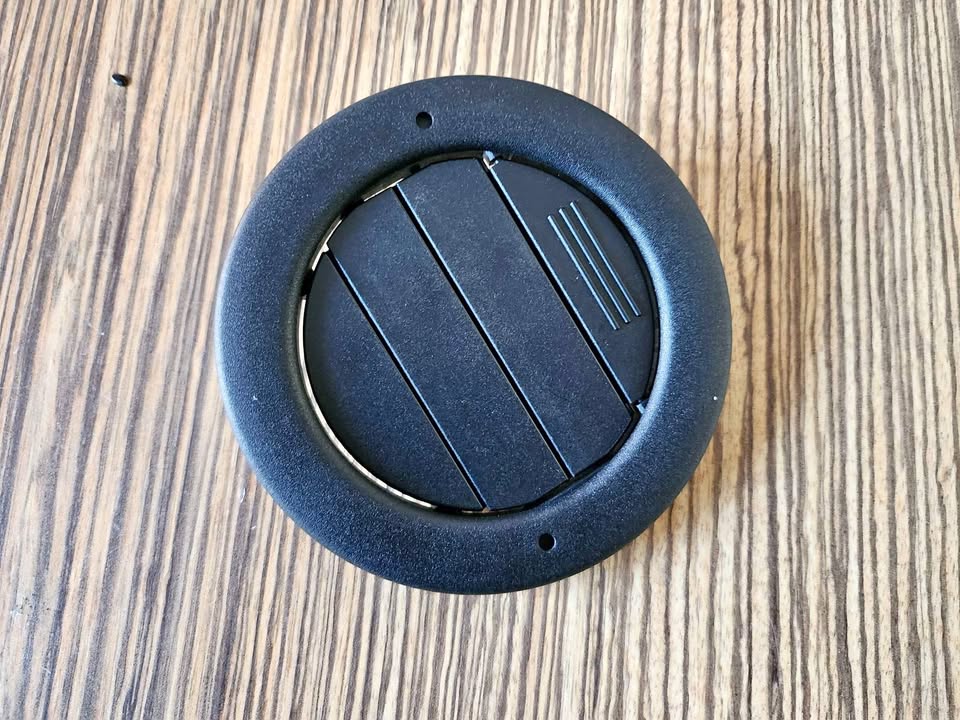 FORD EVEREST AC VENT - OEM - Private Seller FORD EVEREST AC VENT - OEM - Private Seller