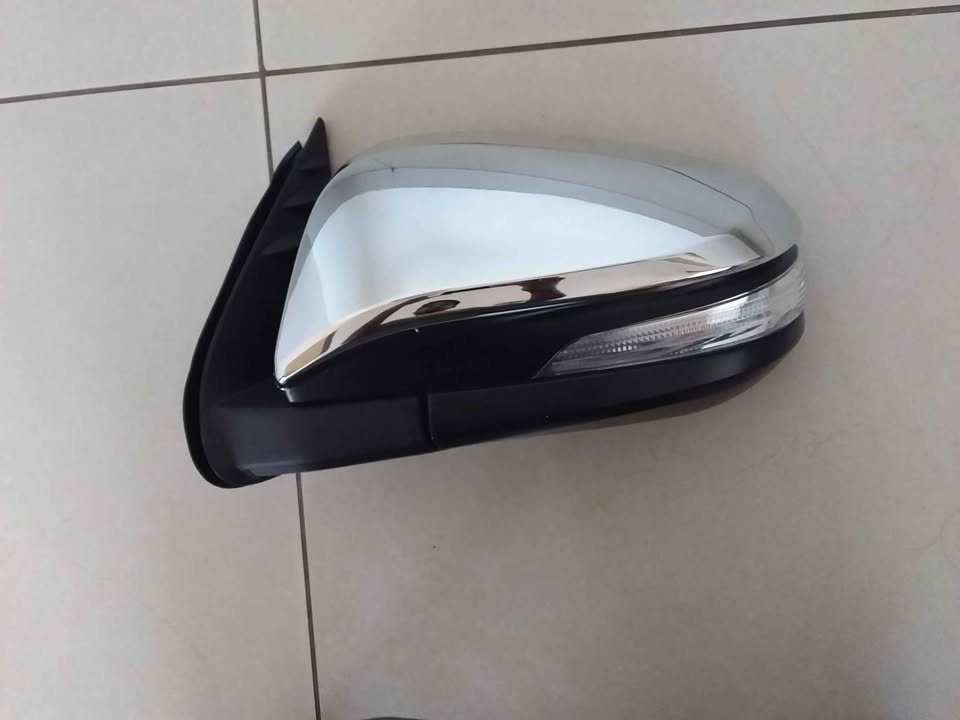 TOYOTA  FORTUNER 16/20  DOOR MIRRORS ELECTRIC CHROME WITH INDICATOR AUTOMATIC FOLDING