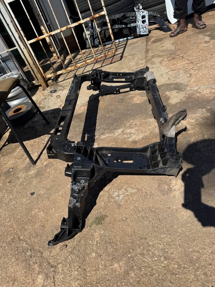 Hyundai Tucson Radiator Cradle - Private Seller Hyundai Tucson Radiator Cradle - Private Seller