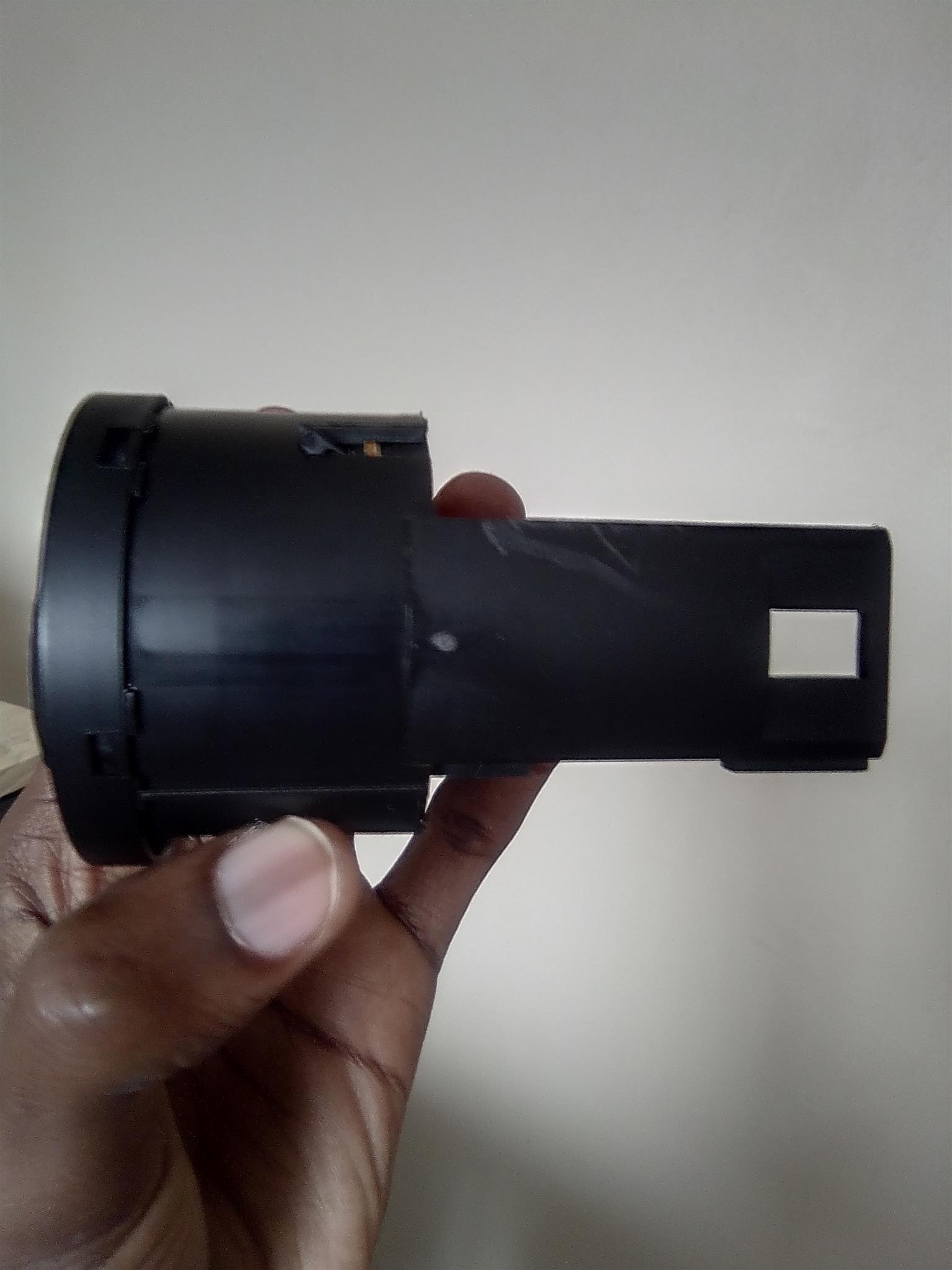 Polo Vivo Headlight Switch - Private Seller Polo Vivo Headlight Switch - Private Seller