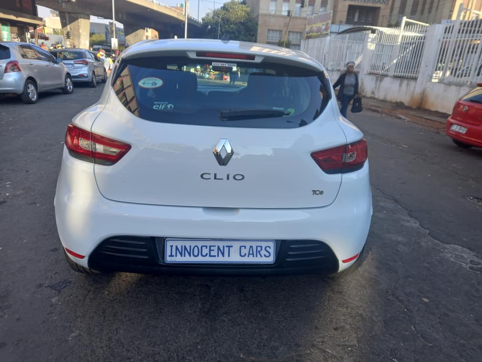 2018 RENAULT CLIO 4 T900 PETEOL, MANUAL, WHITE COLOR, MILEAGE 84000KM,