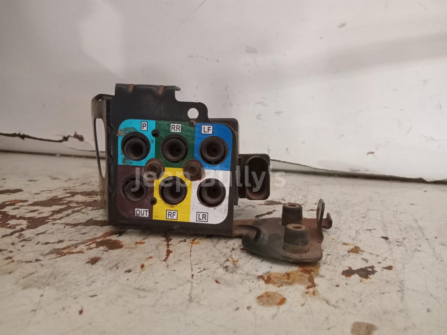 Second Hand Air Suspension Valve For (WK2) Jeep Grand Cherokee - Private Seller Second Hand Air Suspension Valve For (WK2) Jeep Grand Cherokee - Private Seller