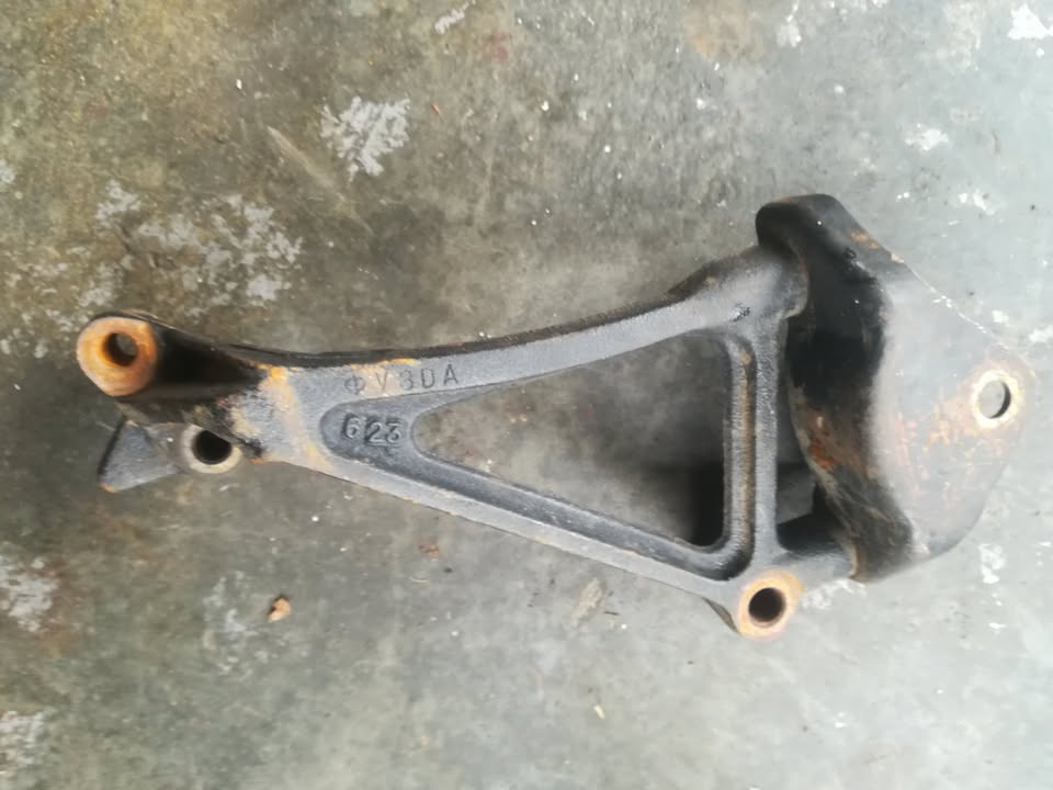 TOYOTA CAMRY 5S MOUNTING BRACKET - Private Seller TOYOTA CAMRY 5S MOUNTING BRACKET - Private Seller