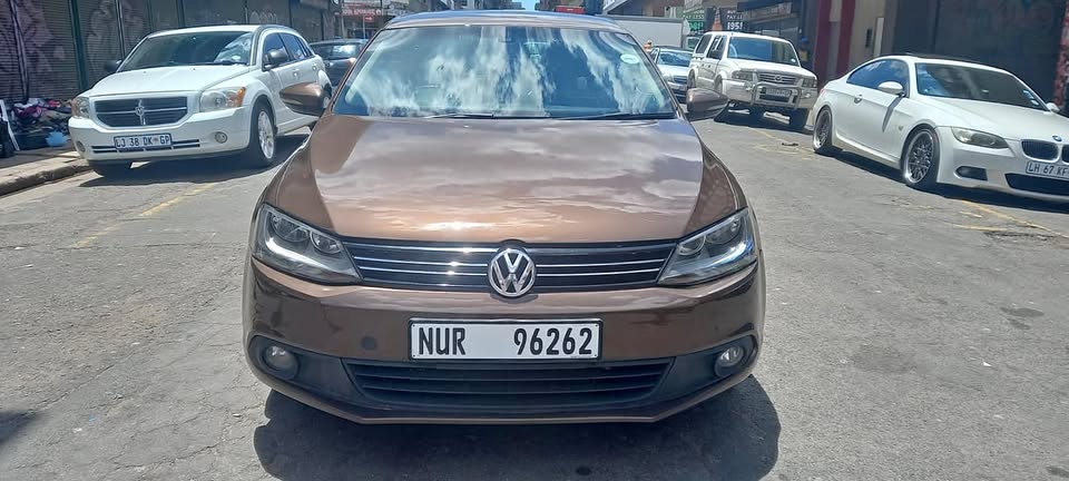 2013 VW JETTA 6 1.4 TSI PETROL, MANUAL TRANSMISSION, BROWN COLOUR