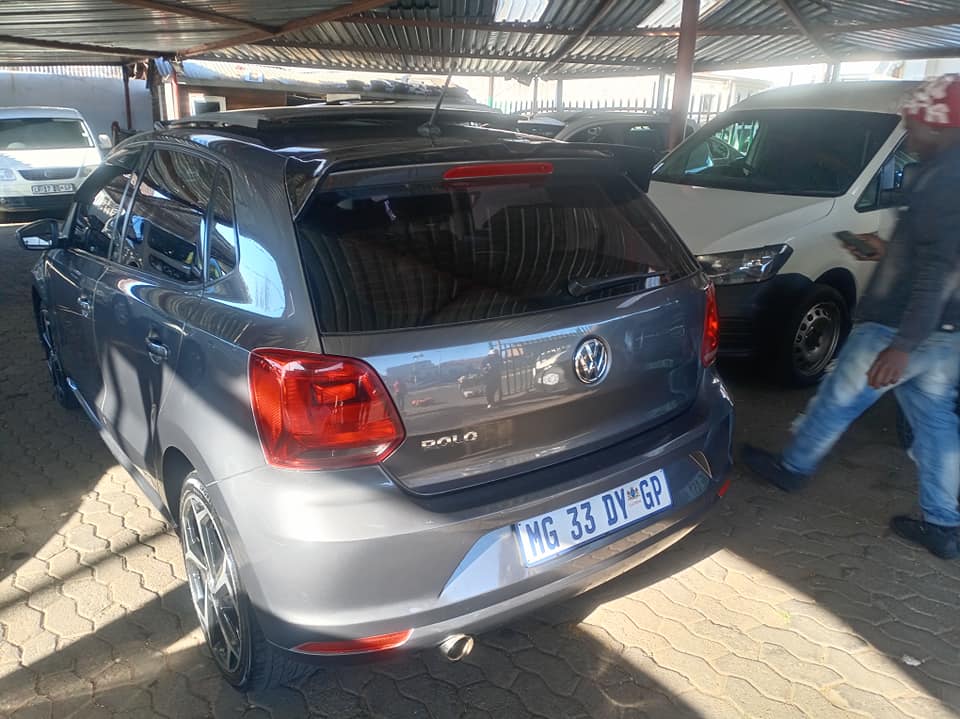 Volkwogen Polo6 1.2 Tsi Comfortline Manual petrol  2016 Grey Sunroof