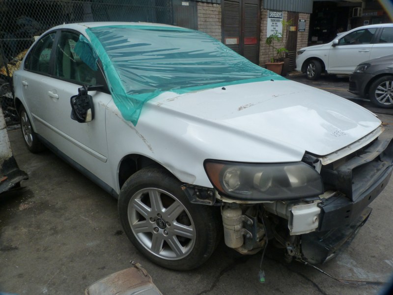 Volvo S40 2.0 Manual White - 2006 STRIPPING FOR SPARES - Private Seller Volvo S40 2.0 Manual White - 2006 STRIPPING FOR SPARES - Private Seller