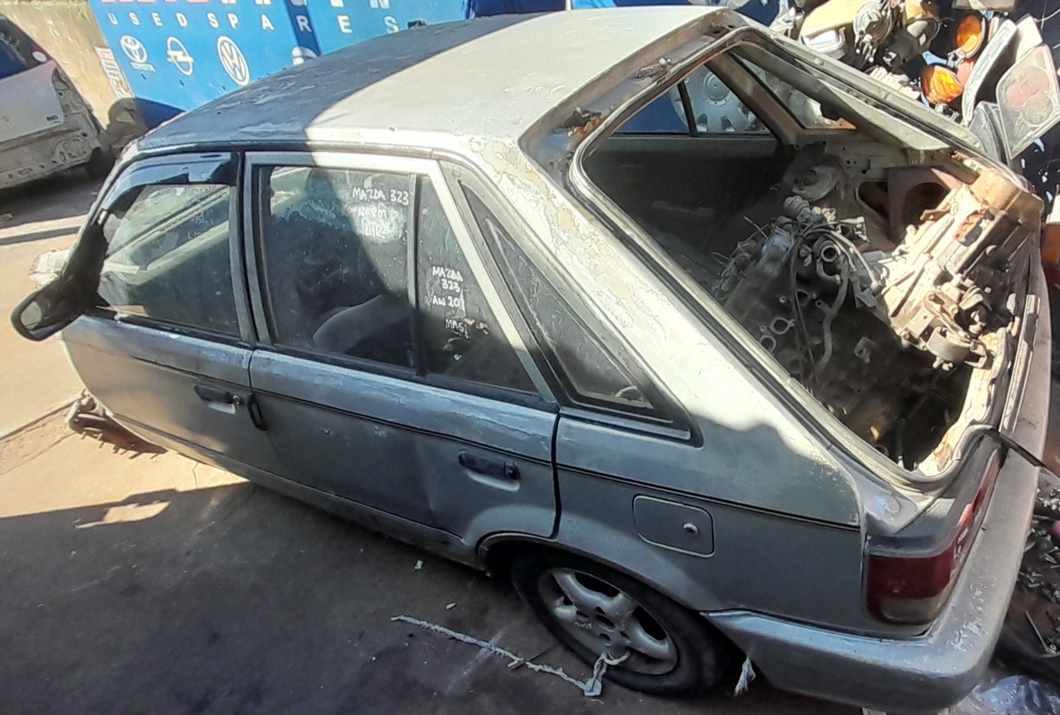 Stripping Mazda 323  B3 - Private Seller