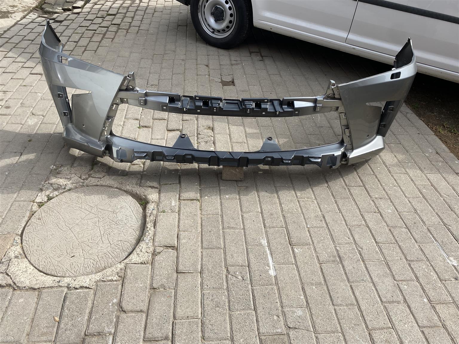 2019 LEXUS LX570 FRONT BUMPER FOR SALE. IN PRISTINE CONDITION 2019 LEXUS LX570 FRONT BUMPER FOR SALE. IN PRISTINE CONDITION