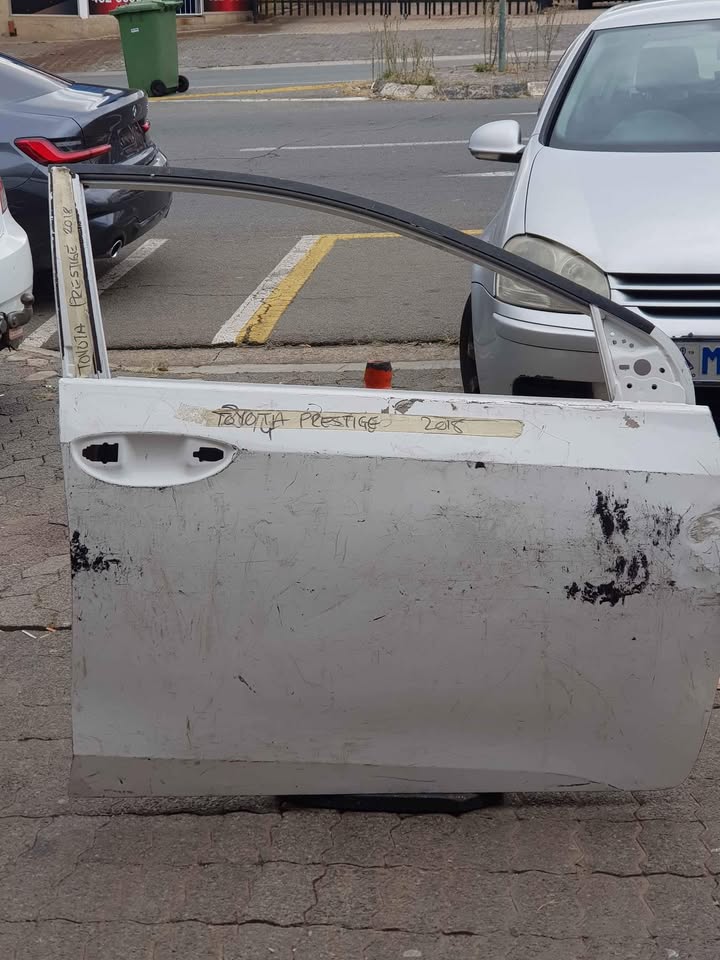 TOYOTA  PRESTIGE  2018 SHELL DOOR - Private Seller