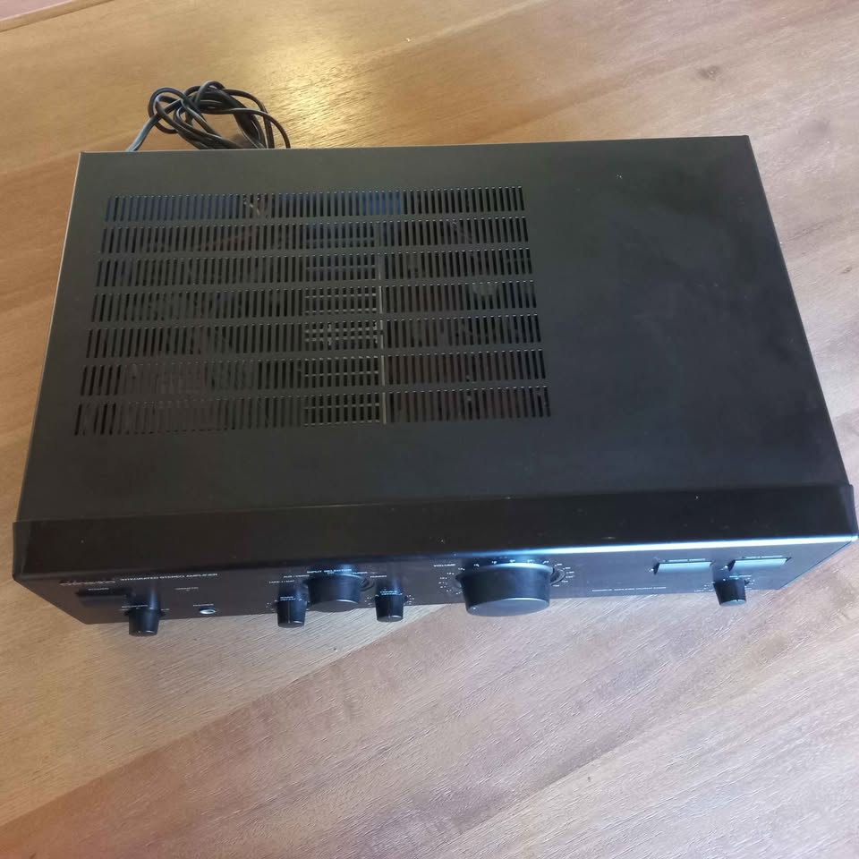 Onkyo A-801 amplifier