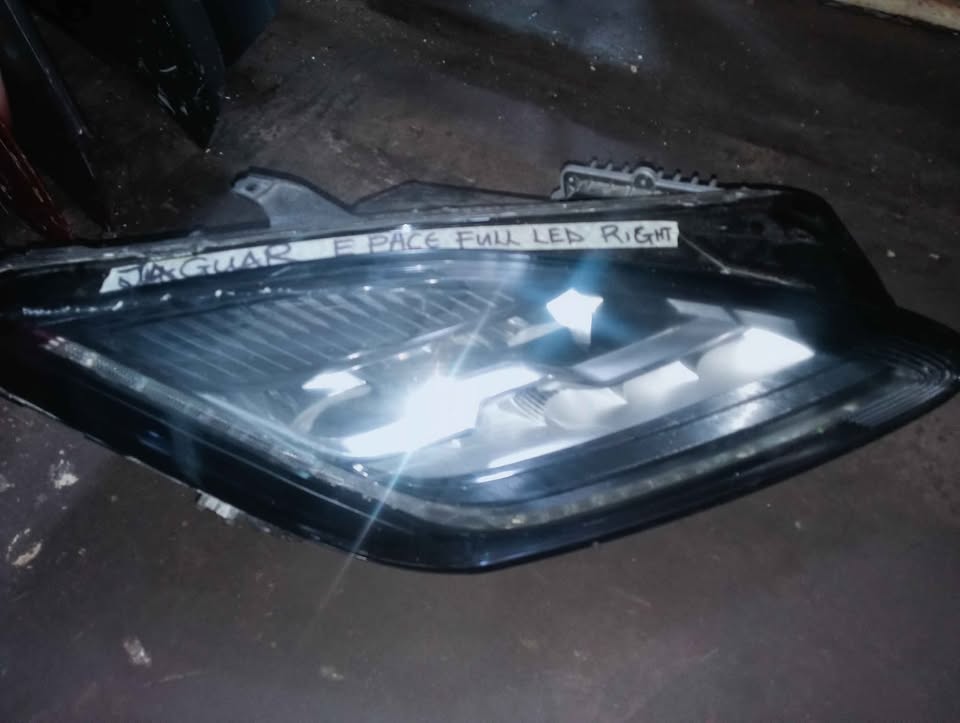 JAGUAR F PACE LEFT RIGHT HEADLIGHT - Private Seller