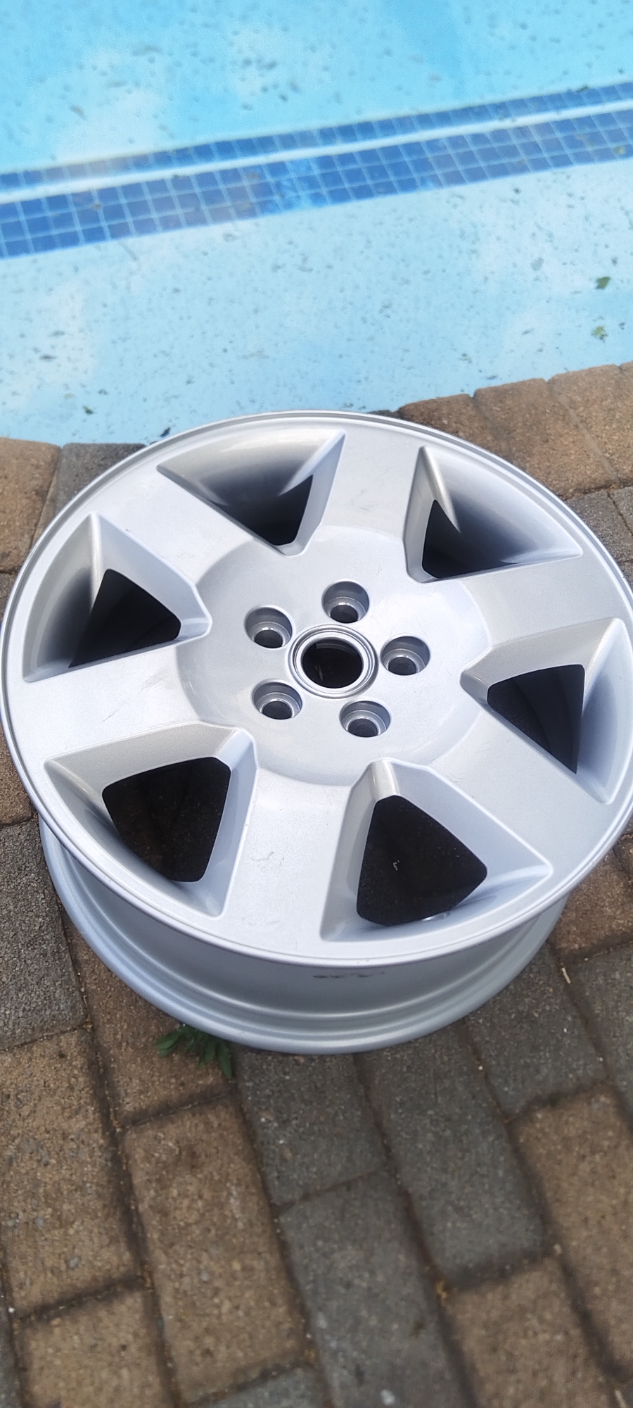 19 inch Brand New Unused Land Rover Disco 4, Full Size Factory Spare Wheel - Private Seller 19 inch Brand New Unused Land Rover Disco 4, Full Size Factory Spare Wheel - Private Seller