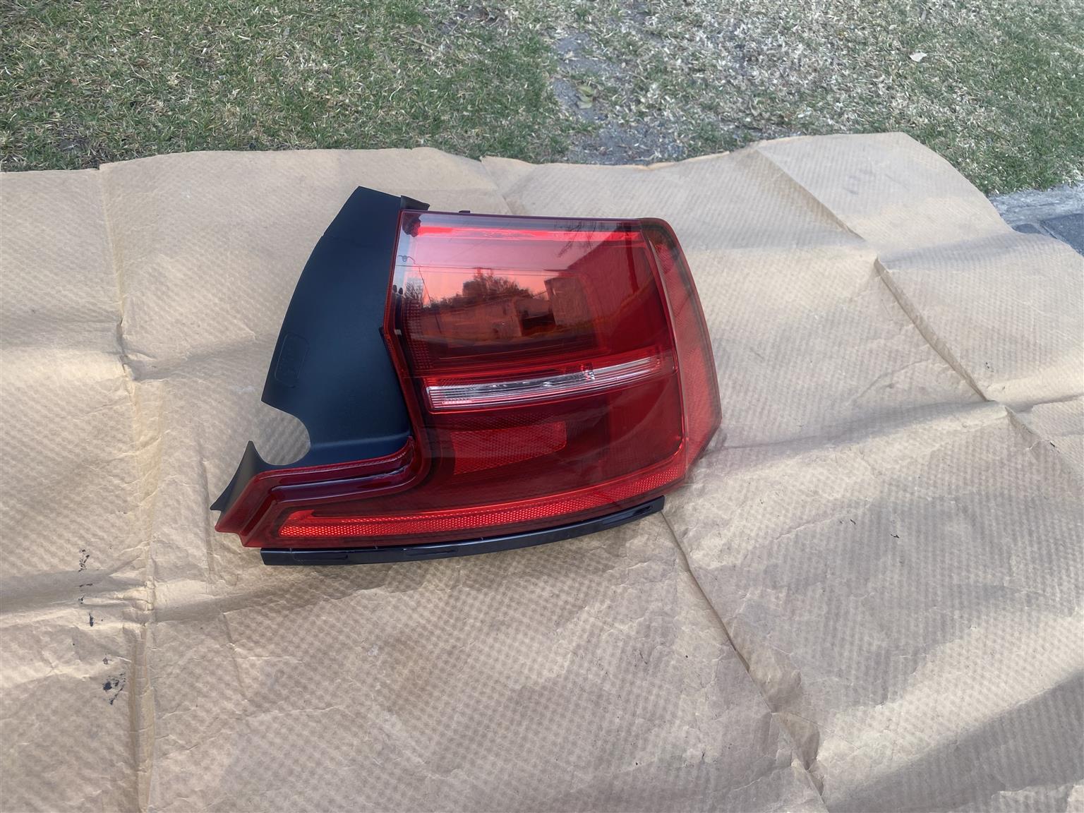 2020 VOLVO S90 OUTER LED TAIL LIGHT RIGHT SIDE FOR SALE. IN EXCELLENT CONDITION - Private Seller 2020 VOLVO S90 OUTER LED TAIL LIGHT RIGHT SIDE FOR SALE. IN EXCELLENT CONDITION - Private Seller