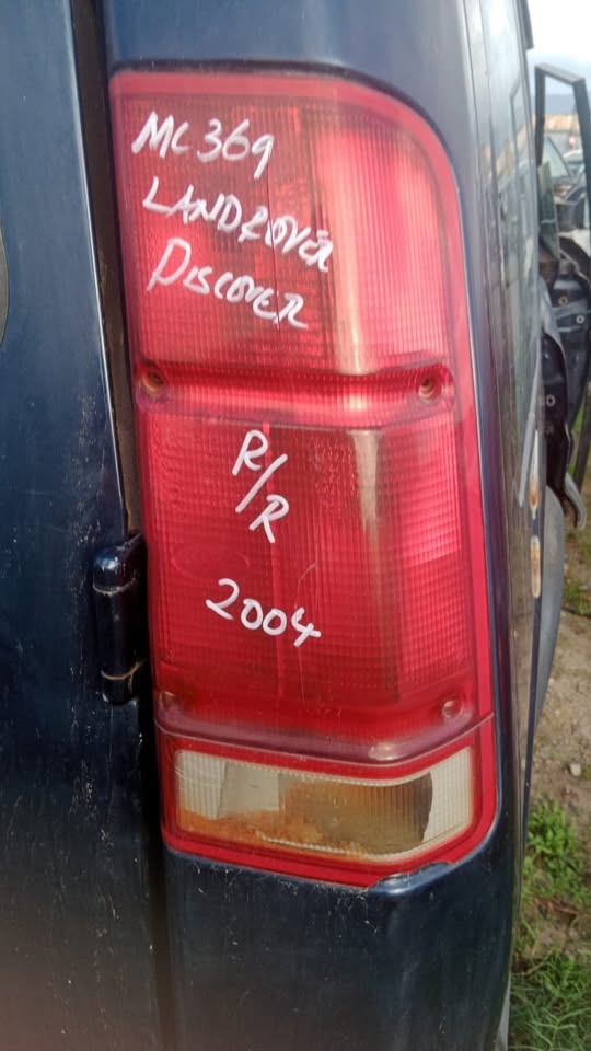 Land Rover Discovery 3 L and R side Taillight - Private Seller Land Rover Discovery 3 L and R side Taillight - Private Seller