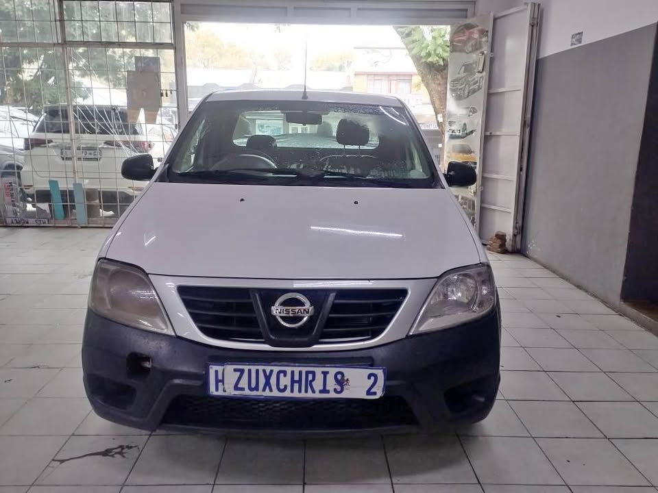 2017 NISSAN NP 200 1.6 MANUAL