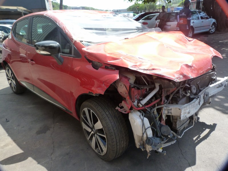 Renault Clio IV 900T Dynamique Manual Red - 2015 STRIPPING FOR SPARES - Private Seller