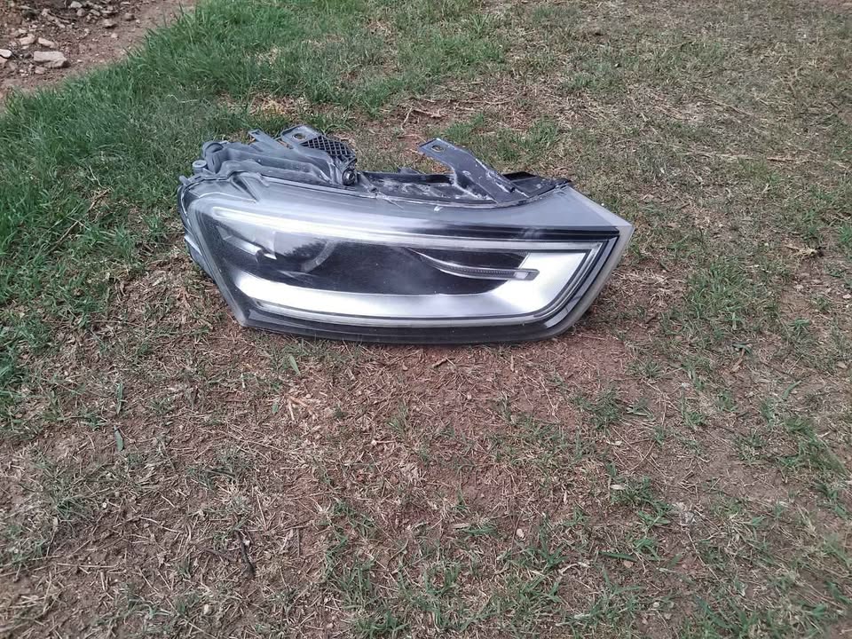 AUDI Q3 headlights for sell in good condition nice and clean - Private Seller AUDI Q3 headlights for sell in good condition nice and clean - Private Seller