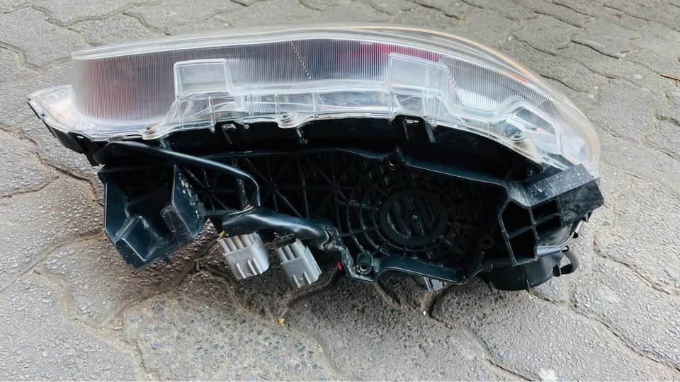 Mitsubishi ASX headlight 2010 - Private Seller