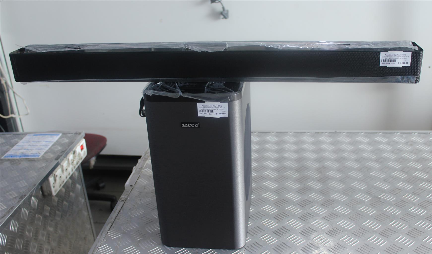 ECCO MV9937 SOUND BAR WITH AUX CABLE /AV AND REMOTE IN BOX S061468A ECCO MV9937 SOUND BAR WITH AUX CABLE /AV AND REMOTE IN BOX S061468A