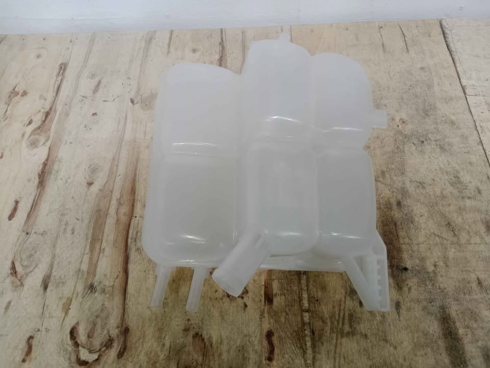 Volvo 2.4 S40 Expansion tank - Private Seller Volvo 2.4 S40 Expansion tank - Private Seller
