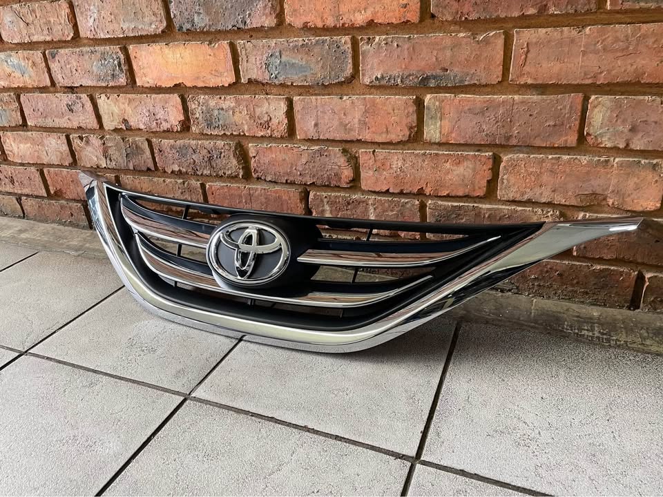 Toyota starlet main grill