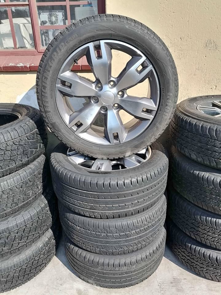 Ford Everest 20" With Used tyre - Private Seller Ford Everest 20" With Used tyre - Private Seller