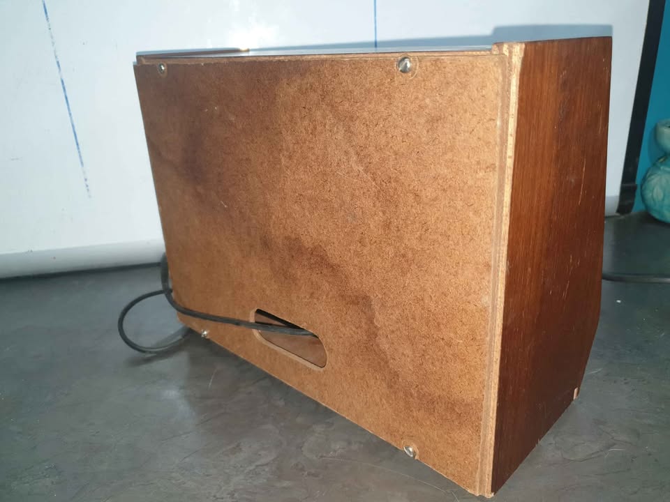 Stunning vintage look solid wood bluetooth kitchen speaker