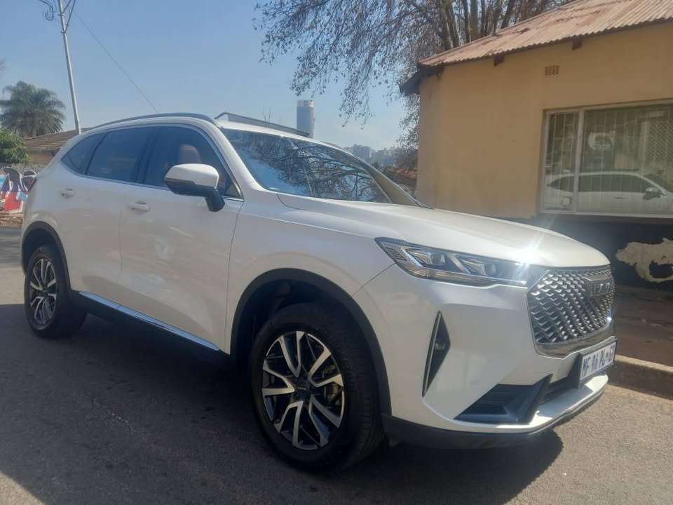 2021 HAVAL H6 PETROL,AUTOMATIC, WHITE, 35000KMS, R285,000 SPARE KEY, SERVICE BOOK. REVERSE CAMERA