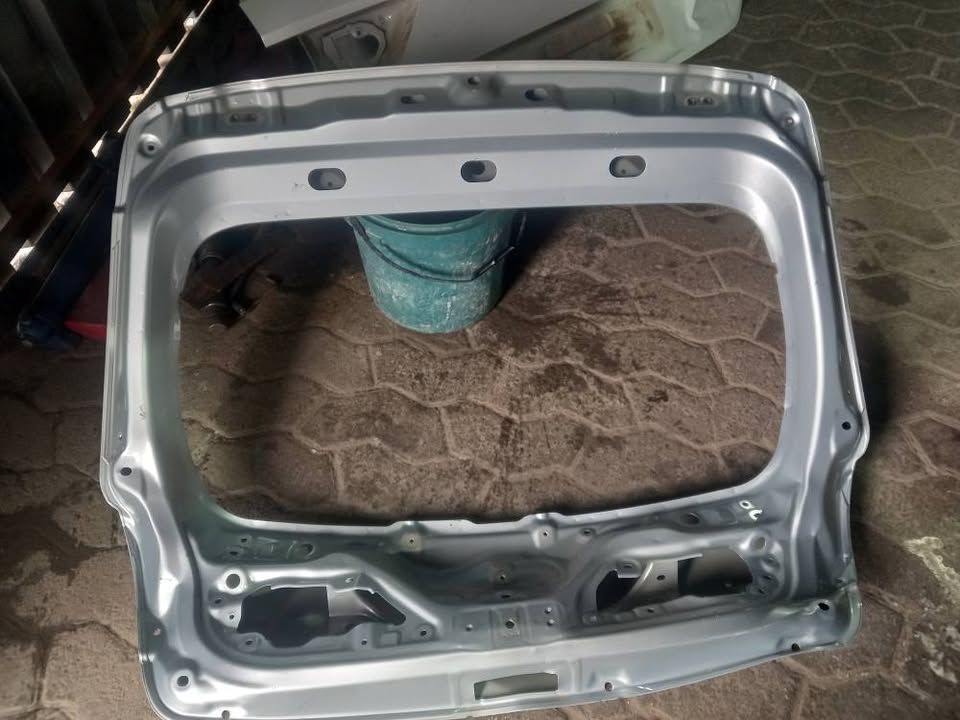 Suzuki Swift Shell Tailgate - Private Seller