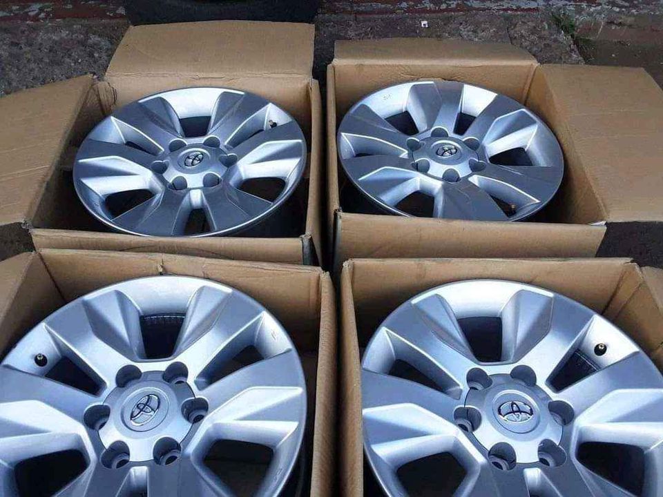 Toyota hilux mags size 17 original for sell - Private Seller