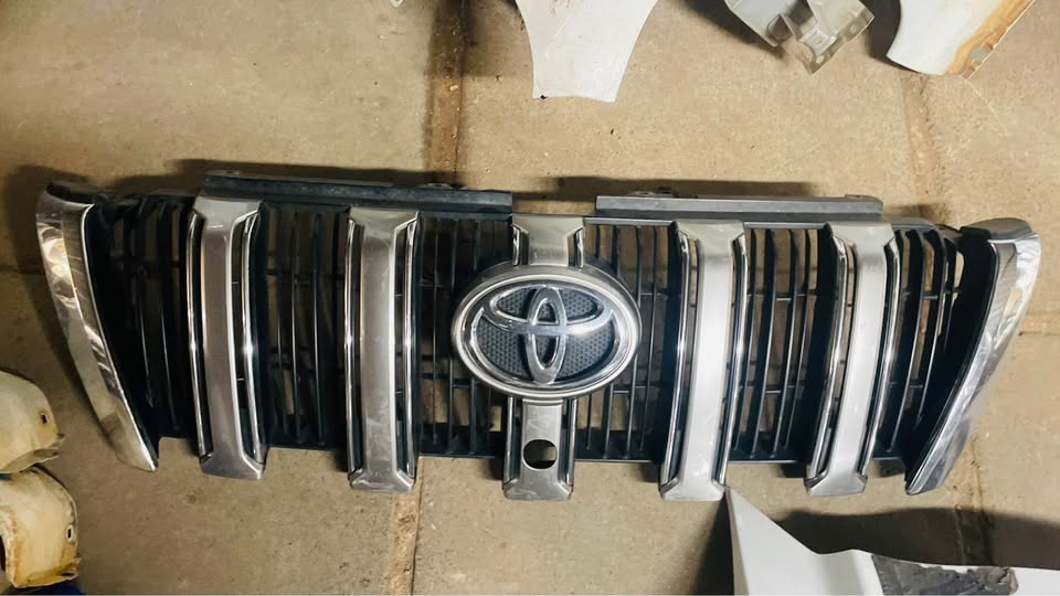Toyota Land Cruiser Prado grill - Private Seller