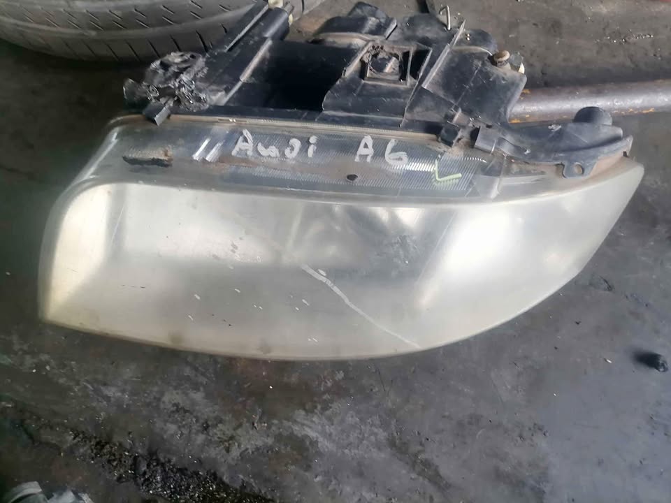 Audi A6 LHS Headlight - Private Seller Audi A6 LHS Headlight - Private Seller