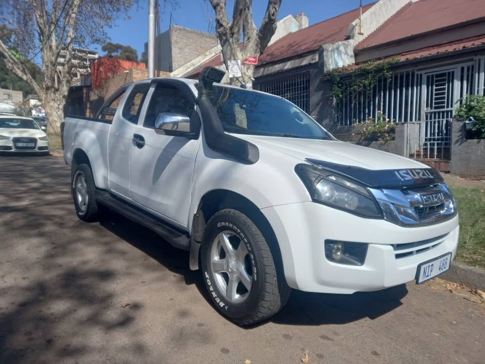 2017 ISUZU KB300 DTEQ SUPER CAB, DIESEL, AUTOMATIC, WHITE, LEATHER SEATS,