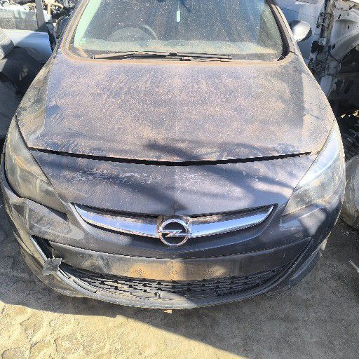 stripping Opel Astra J spare parts