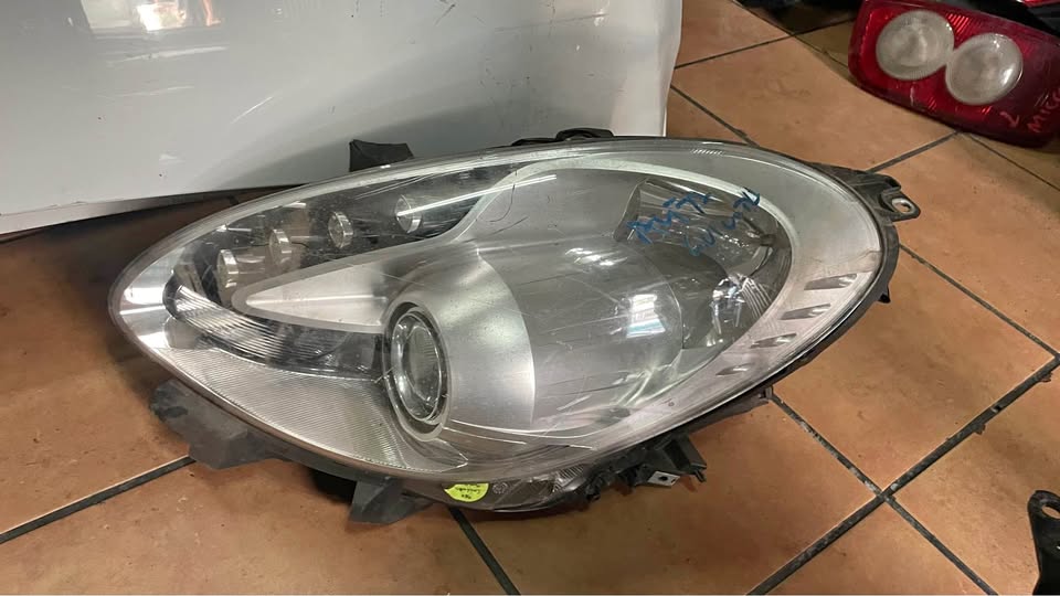 Alfa Romeo Giulietta headlight - Private Seller Alfa Romeo Giulietta headlight - Private Seller