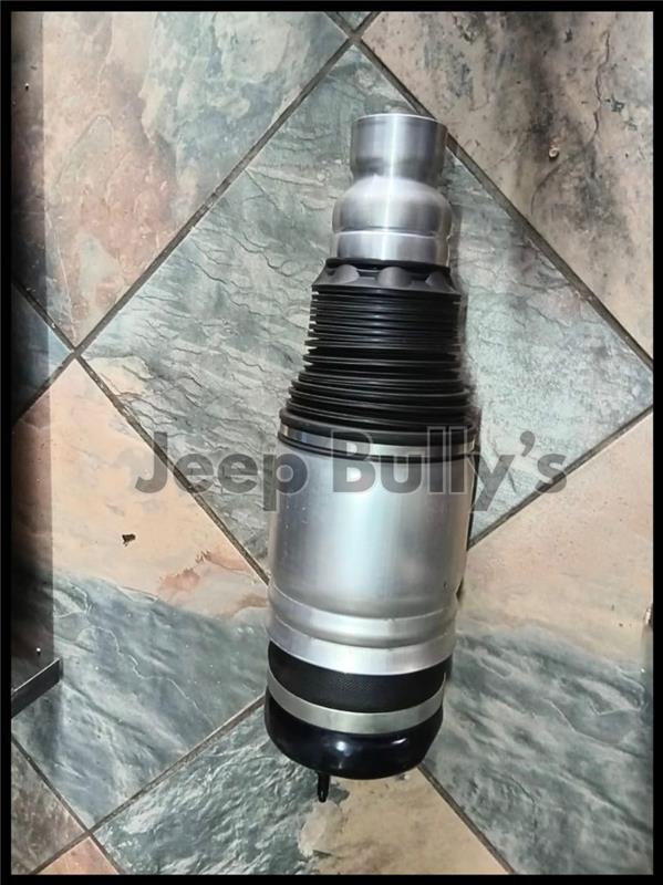 Jeep Grand Cherokee WK2 Front Air Bellow  Available - Private Seller