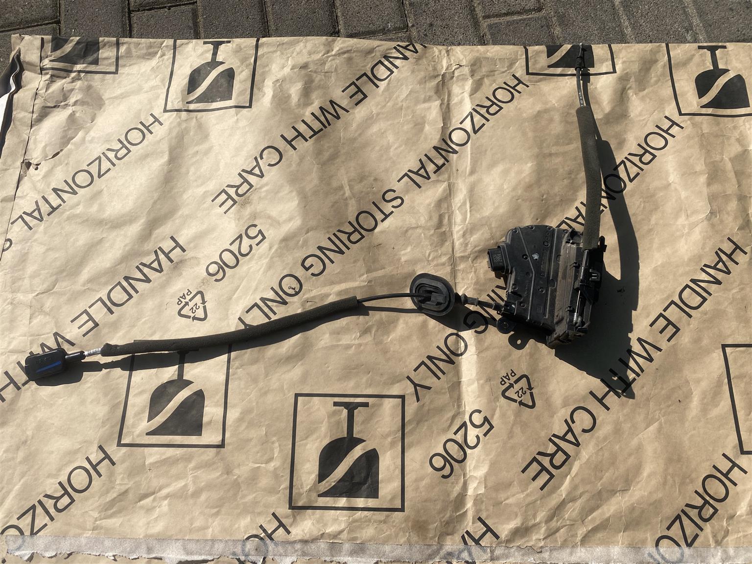 2019 RENAULT CLIO LEFT REAR DOOR LOCK MECHANISM FOR SALE. IN PRISTINE CONDITION - Private Seller