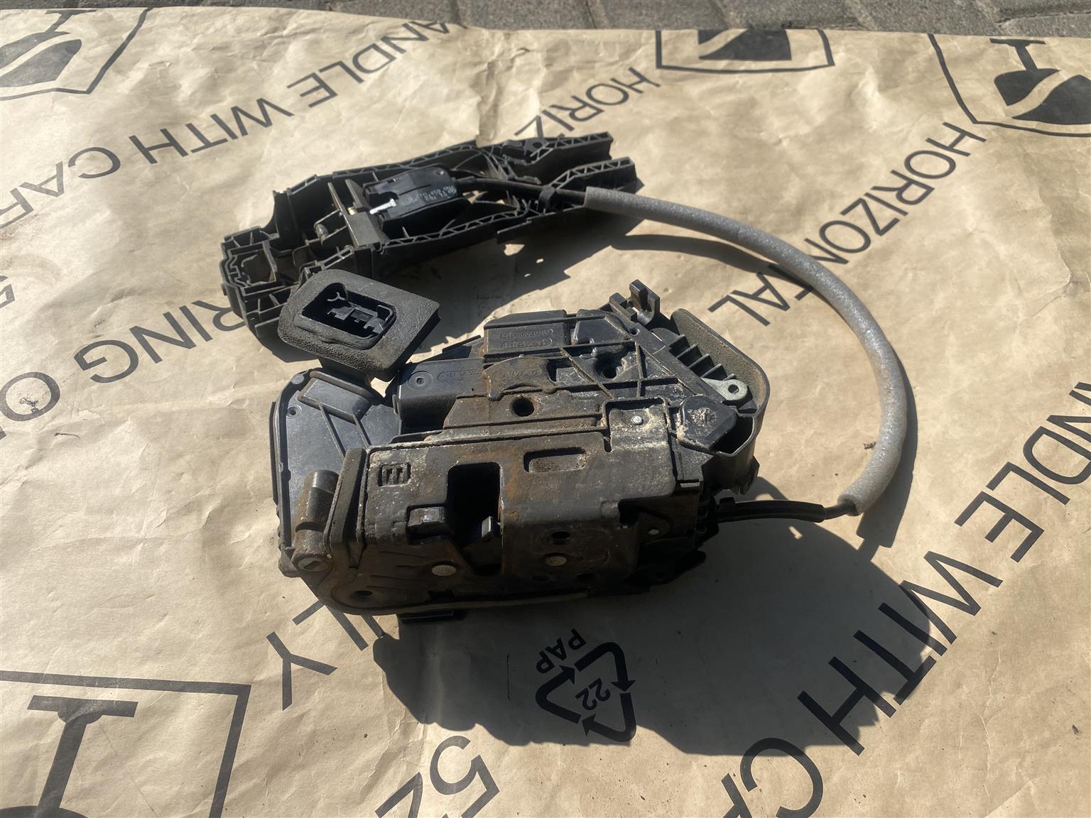 2022 VW POLO 8 LEFT FRONT DOOR LOCK MECHANISM FOR SALE. IN PRISTINE CONDITION