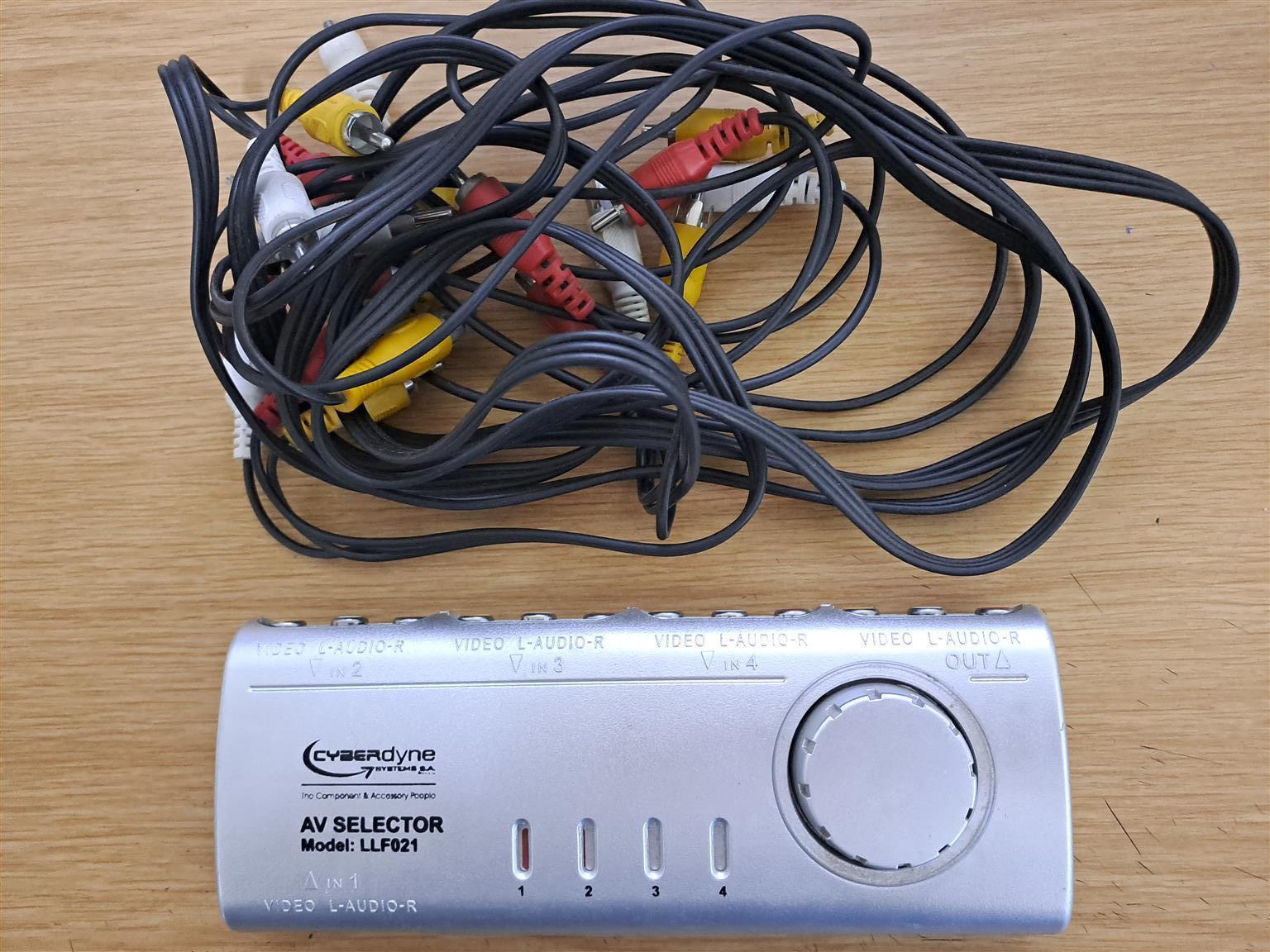 Cyberdyne 4 in 1 out AV Selector Splitter