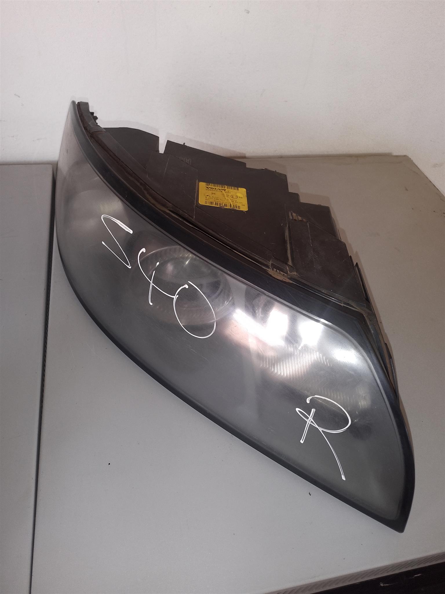 VOLVO S40 RIGHT LIGHT FOR SALE (DELIVERY AVAILABLE NATION WIDE) - Private Seller VOLVO S40 RIGHT LIGHT FOR SALE (DELIVERY AVAILABLE NATION WIDE) - Private Seller