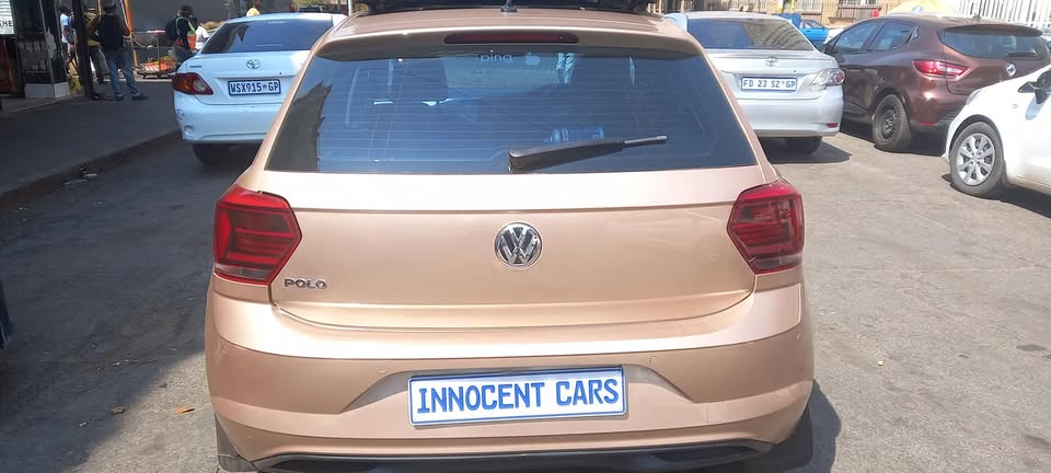2018 VW POLO 8 HIGH HIGHLINE.. 1.0 MANUAL TRANSMISSION.. GOLD COLOUR.. WITH 72000KM.