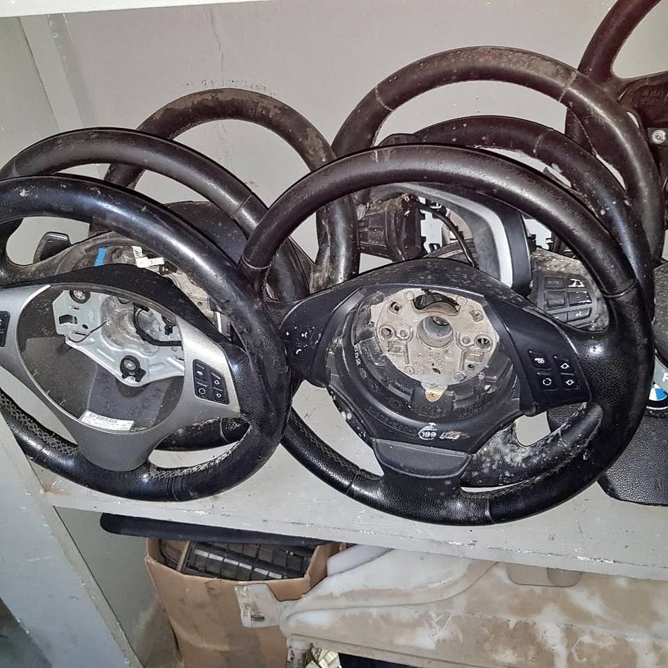 Bmw steering wheels and airbags - Private Seller Bmw steering wheels and airbags - Private Seller