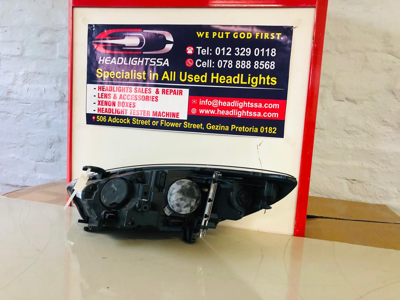 Renault Megane 3 right side black headlight - Private Seller Renault Megane 3 right side black headlight - Private Seller